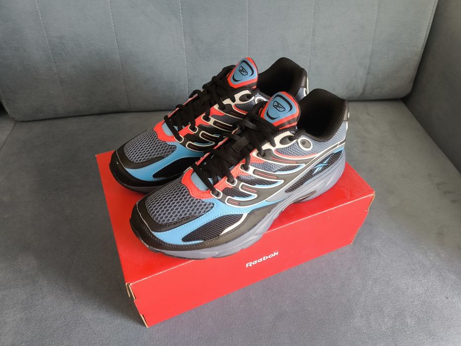 Nowe buty sportowe Reebok Eoss- Premier Road Control rozmiar 42,5