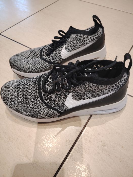 Buty sportowe damskie