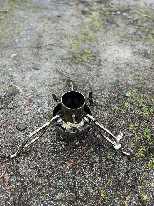 Metalowy stojak choinkowy