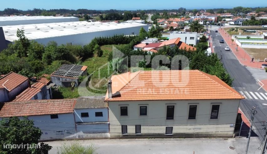 Moradia T9 com Amplo Terreno em Avanca