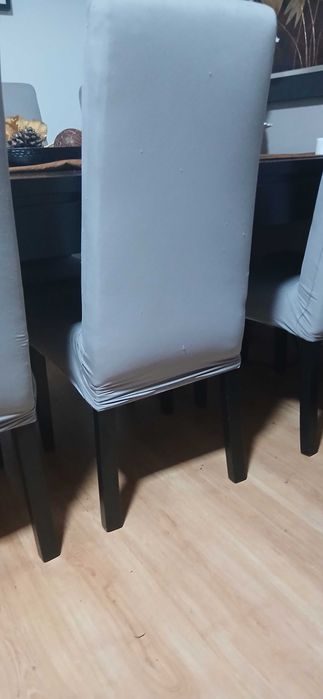 Vendo mobília sala madeira escura.Mesa 2 m e 6 cadeiras madeira bom estado.