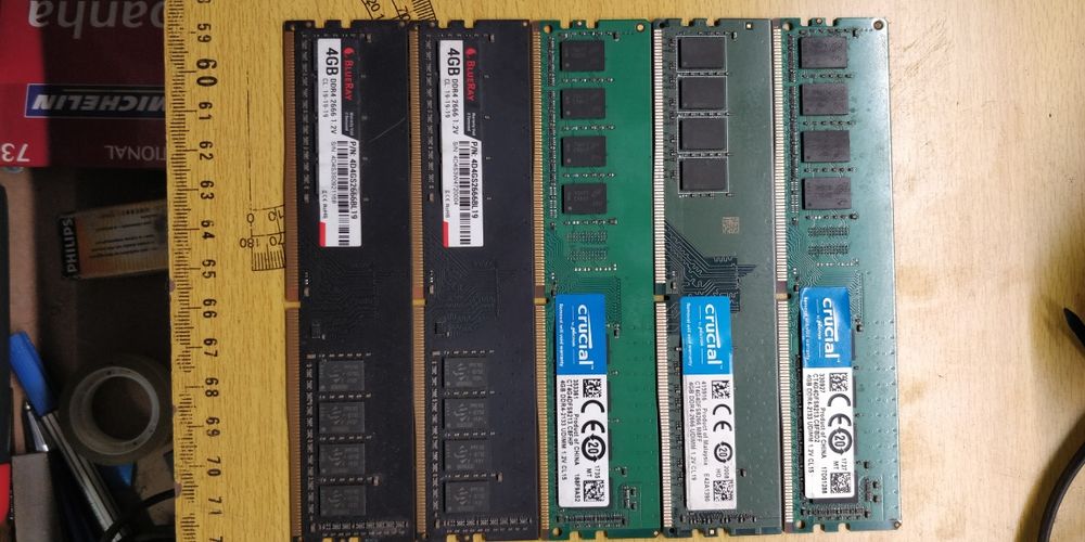 Módulos Memória RAM DDR4 4GB para PC Desktop (Crucial / BlueRay) — Testadas