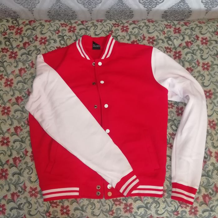 Продам кофту спорт