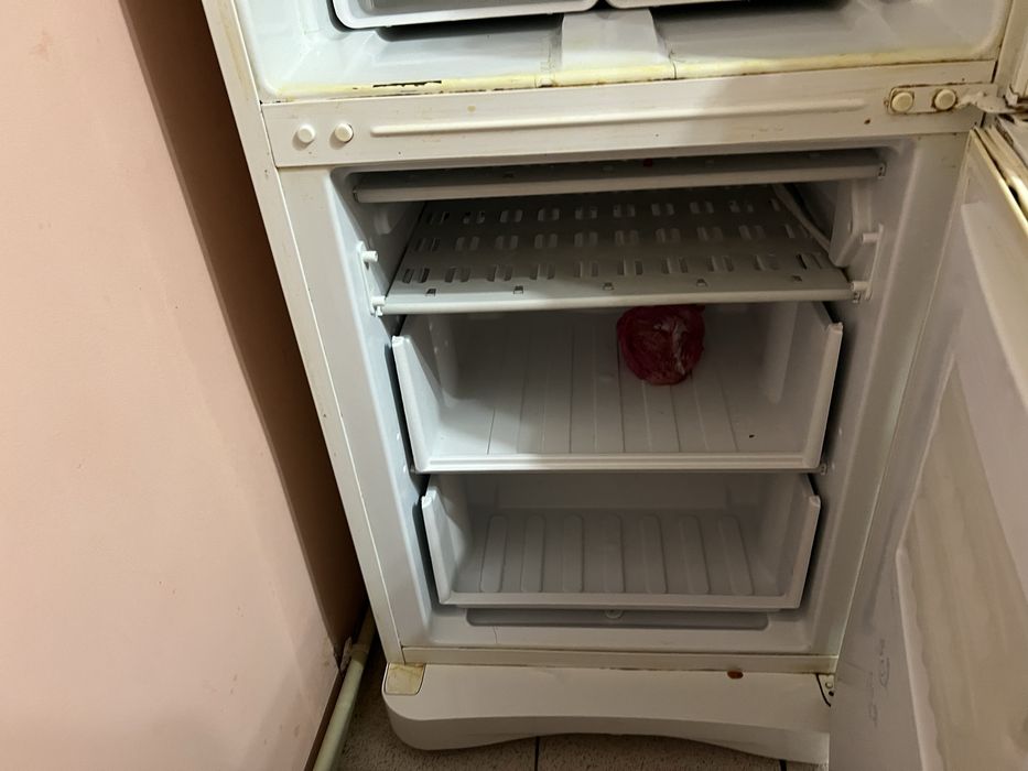 Холодильник indesit