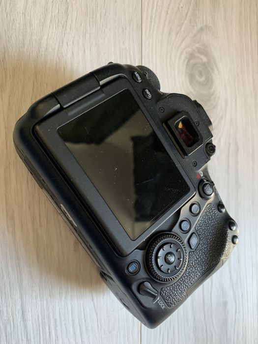 Lustrzanka Canon EOS 6D Mark II czarny