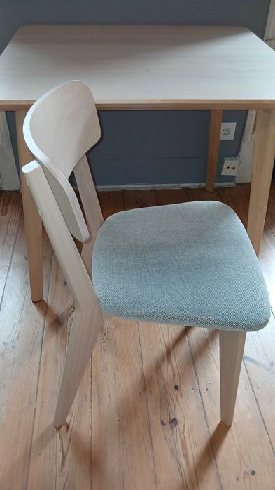 MESA - Conjunto mesa e cadeira de madeira