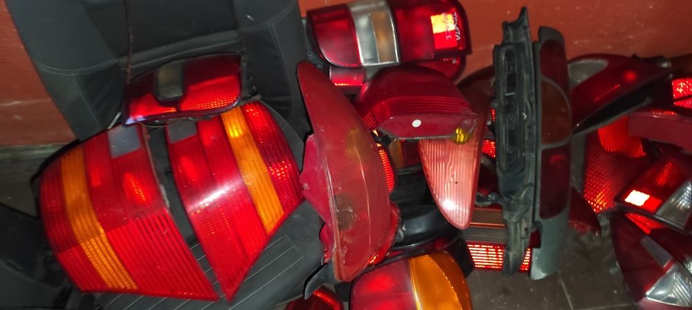 Vários farolins para carros