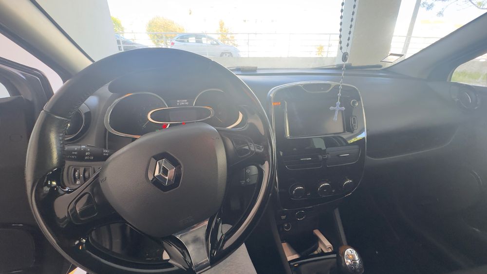 Carro Reunault clio