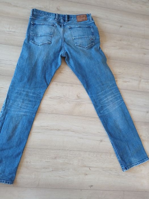 Hilfiger damski pas do 80