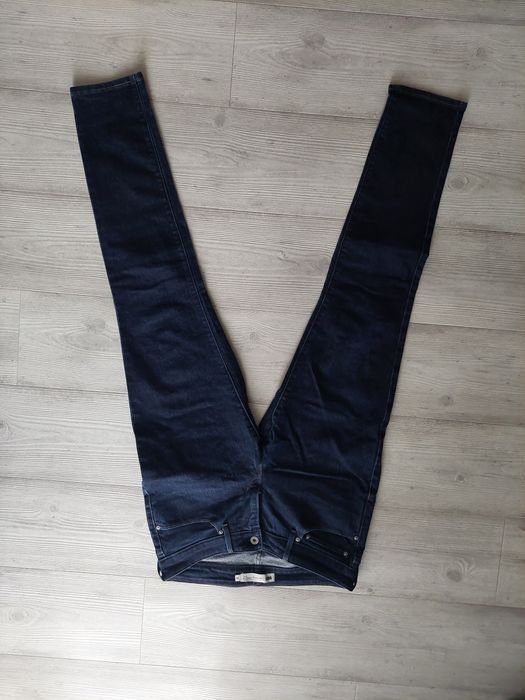 Damskie jeansy levi's