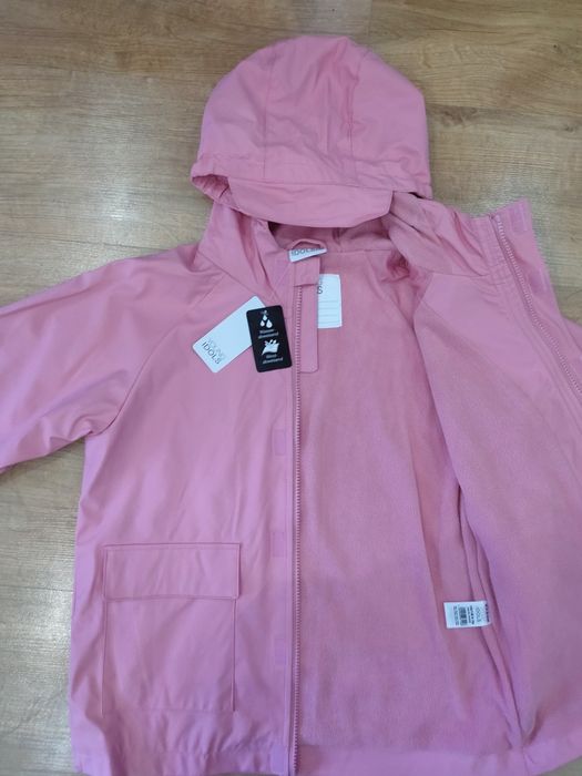 Nowa kurtka przeciwdeszczowa 134/140