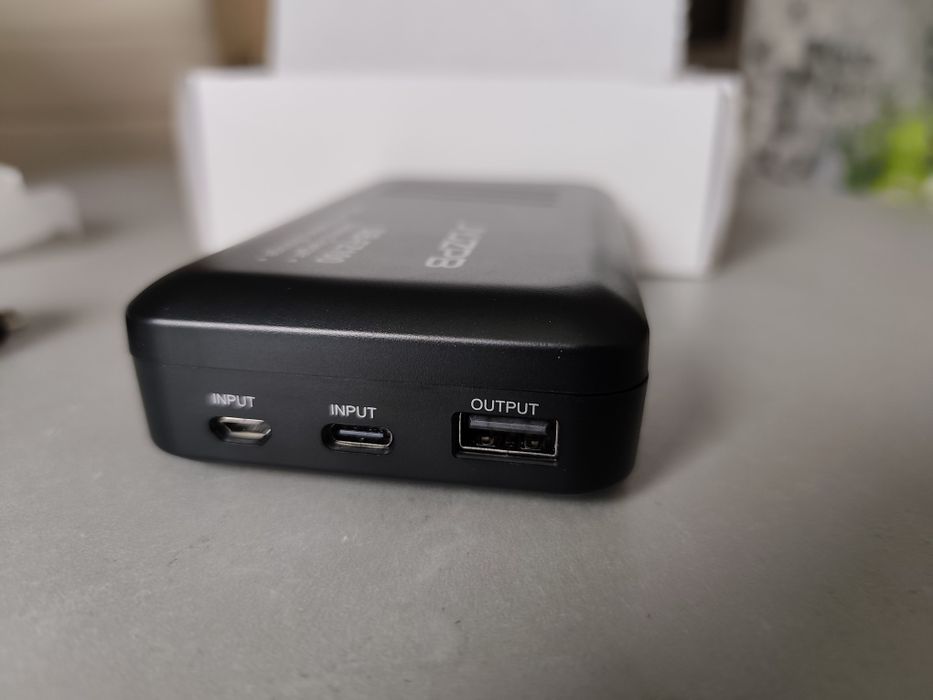 ładowarka do akumulatorów aparatu Sony NP-FZ100 wraz z dwoma bateriami