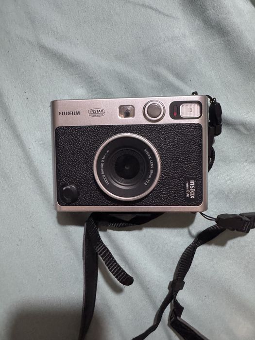 Фотоапарат миттєвого друку Instax Mini Evo