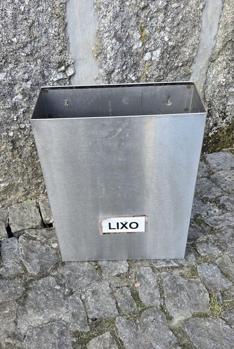 Balde de lixo em inox, de parede
