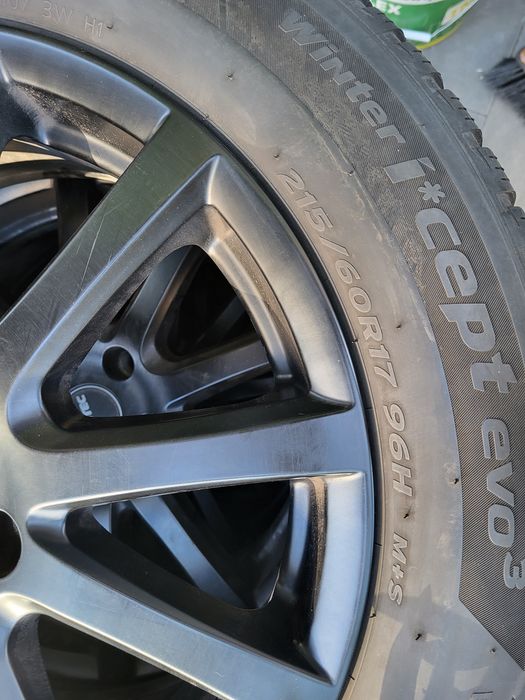 Koła zimowe 17 Renault Kadjar 5x114,3 7Jx17 ET40 215/60R17 Hankook Winter Icept Evo 3
