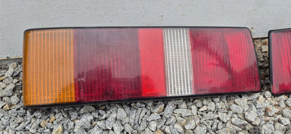 Задні фари форд ескорт мк4