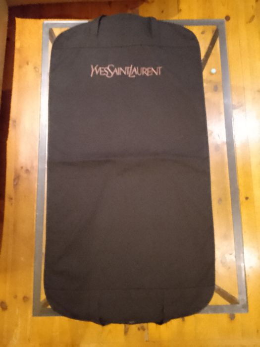 Yves Saint Laurent pokrowiec