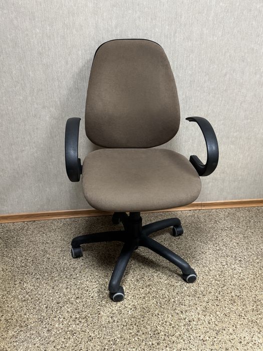 Кресло офисное регулируемое