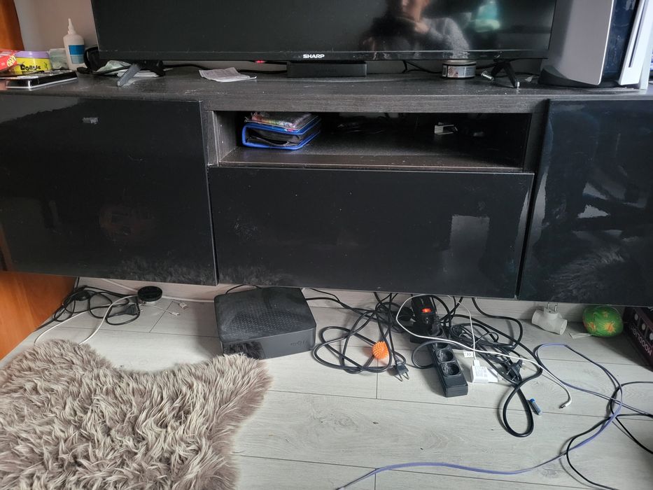 Szafka pod RTV Besta