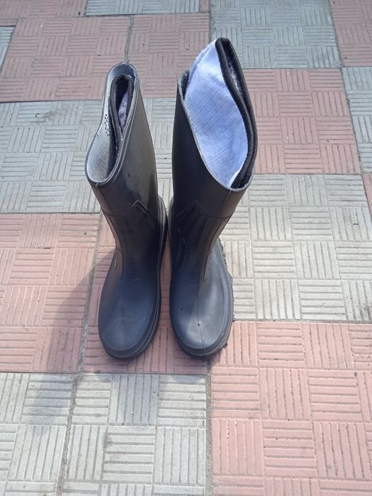 Сапоги резиновые утеплённые.