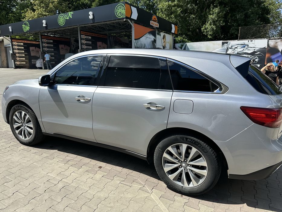 Acura MDX 2015 р, крутий сімейний кросовер