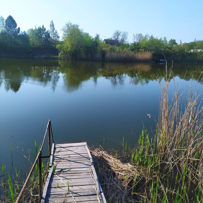 Продам  земельний участок-дачу в живописному місці.