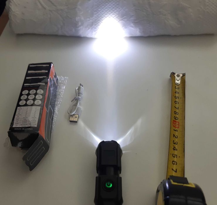 Potente Lanterna d Mão LED Zoom USB Bateria Embutida Recarregável Nova