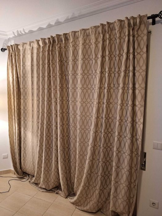 Cortinados com padrão dourado - Leroy Merlin - excelente estado