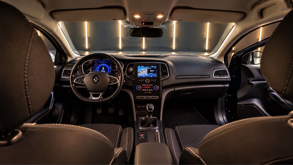 Renault Mégane Sport Tourer 1.5 dCi 110cv | 2018 | Aceito Troca — photo 2