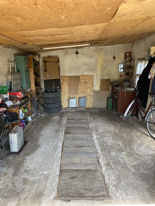 Продам гараж в центрі міста, біля 7 школи.