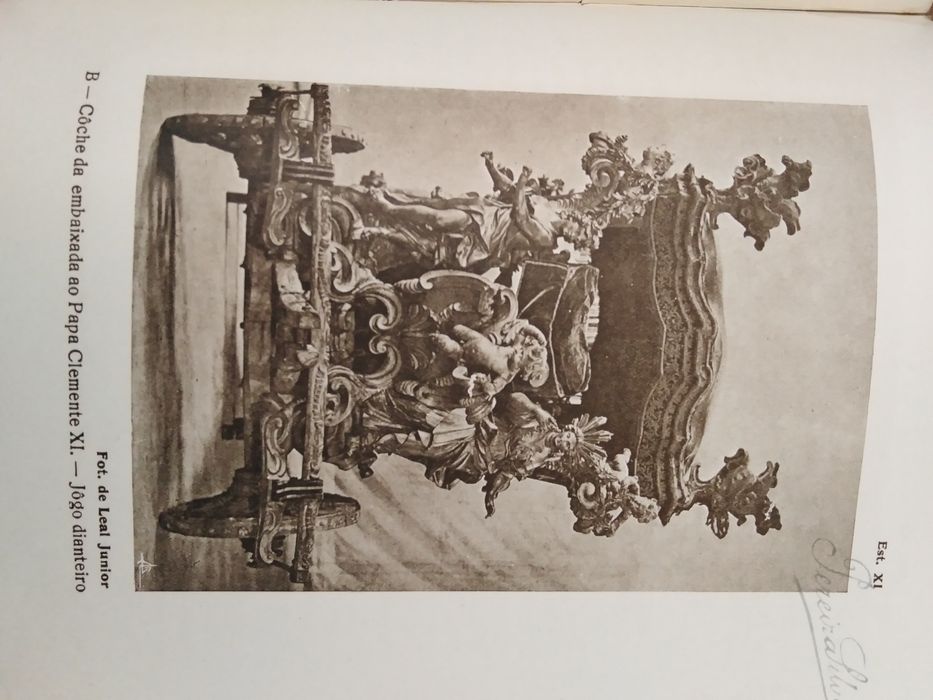 Livro catálogo do Museu Nacional dos Coches