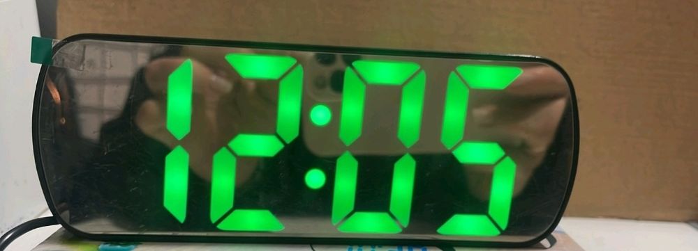 Электронные настольные часы, с температурой и влажностью. Варианты.