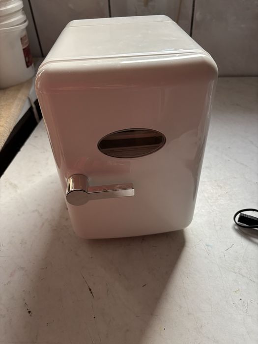 Lodowka na kosmetyki