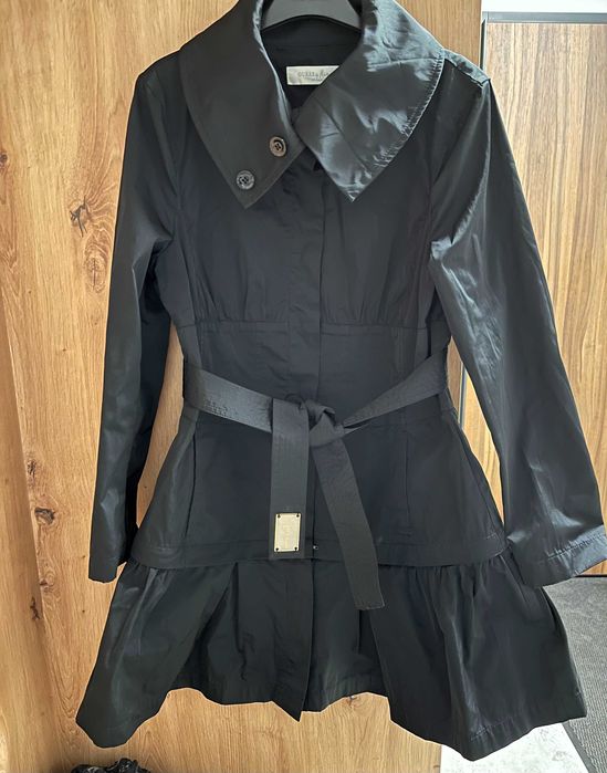 Czarny płaszcz Guess by Marciano