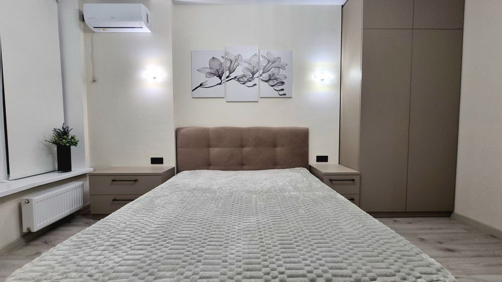 БЕЗ КОМІСІЇ. 1здача.2кімн.46м2.Інвертори на тепло,воду.В тихому центрі