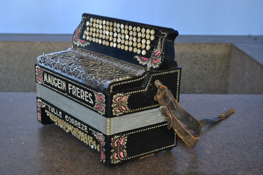 Acordeao Maugein Freres Tulle Correnze 4 Voz 100 Baixos N.181