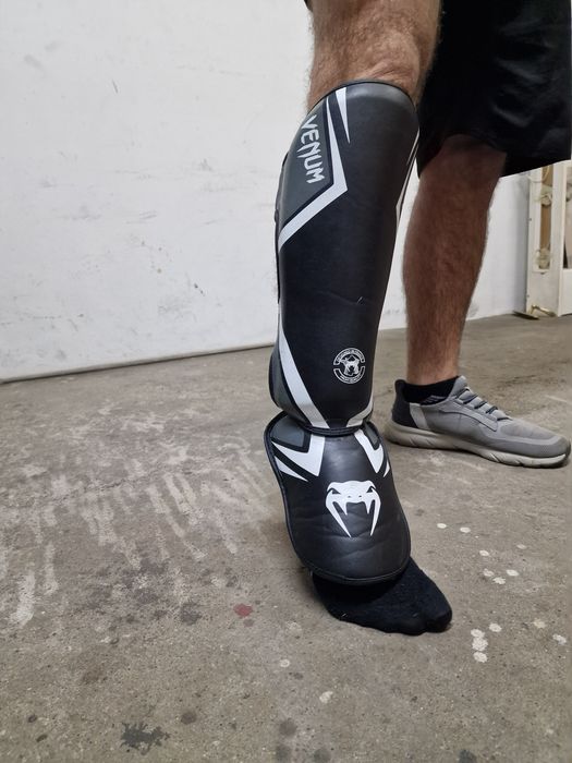 Caneleiras VENUM (Kickboxing, Taekwondo, Karate,...)