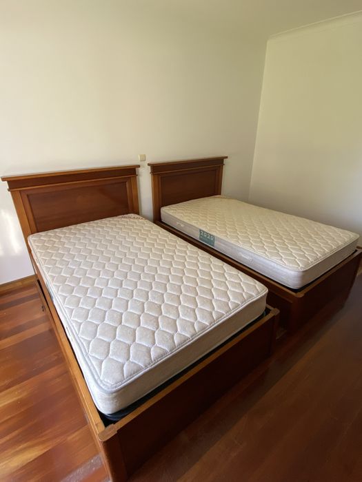 Quarto Completo de 2 camas em Madeira de Cerejeira