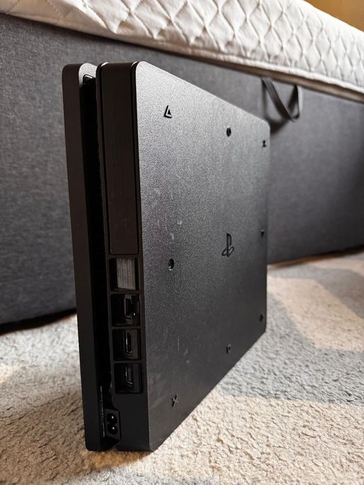 PlayStation 4slim