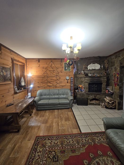 Продаж затишної садиби з 2 будинками