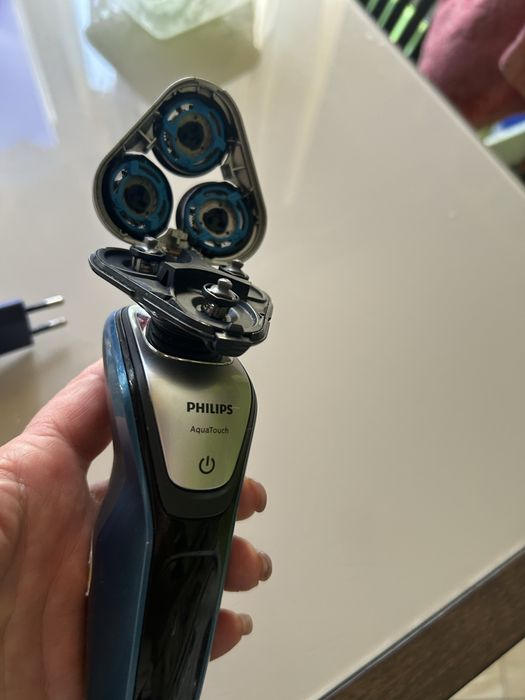 Электро бритва  Philips с плавающими головками