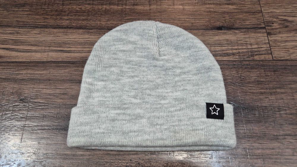 115 A czapka szara gwiazdka sinsay damska