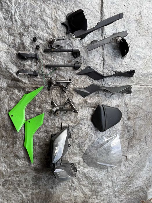Kawasaki Ninja 300 2012 - Lampa, Sety, Kierownica, Siedzenia i Więcej