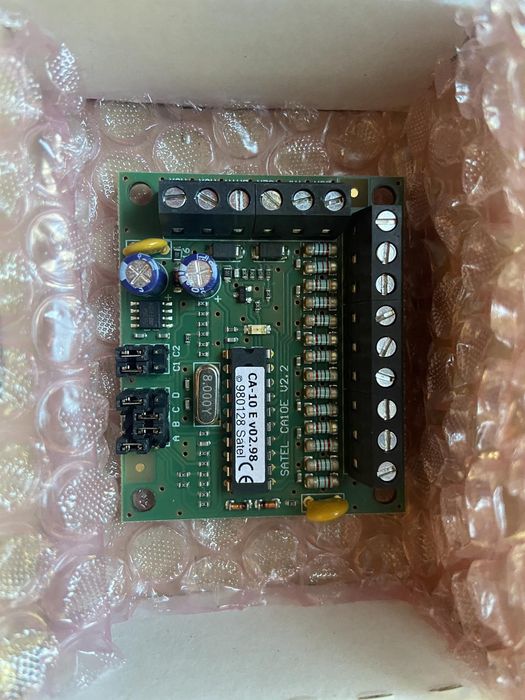 Расширитель зон Satel СА-10Е.