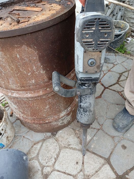 Отбойник , компрессор.