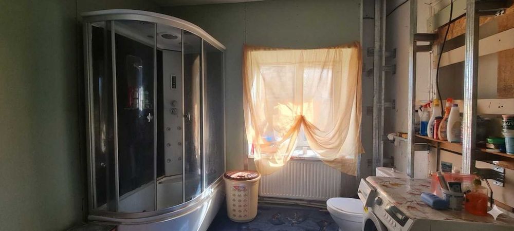 Продаж 2-х будинків на території