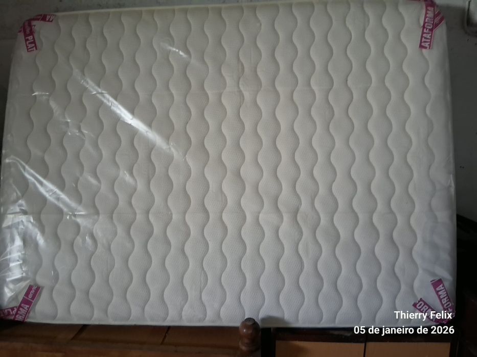 1 colchao de 1,35 mt x 1,90 mt