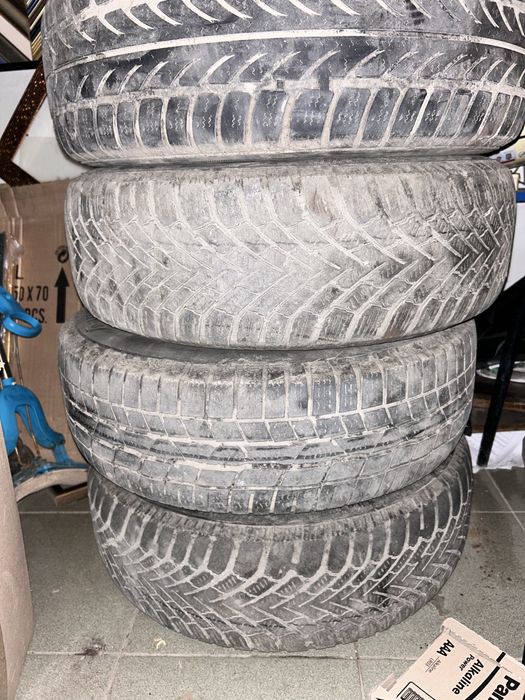 Продаю комплект сталевих дисків із зимньою резиною