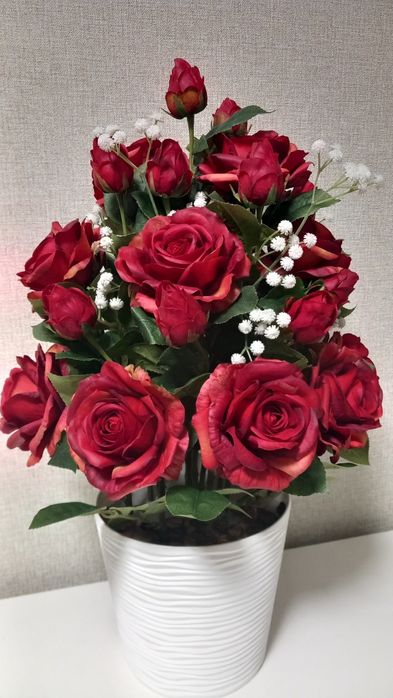 Композиція із штучних квітів