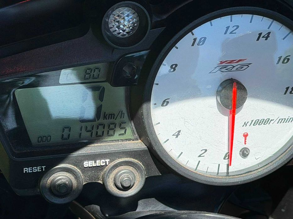 Yamaha YZF-R6 14,000 km Injeção